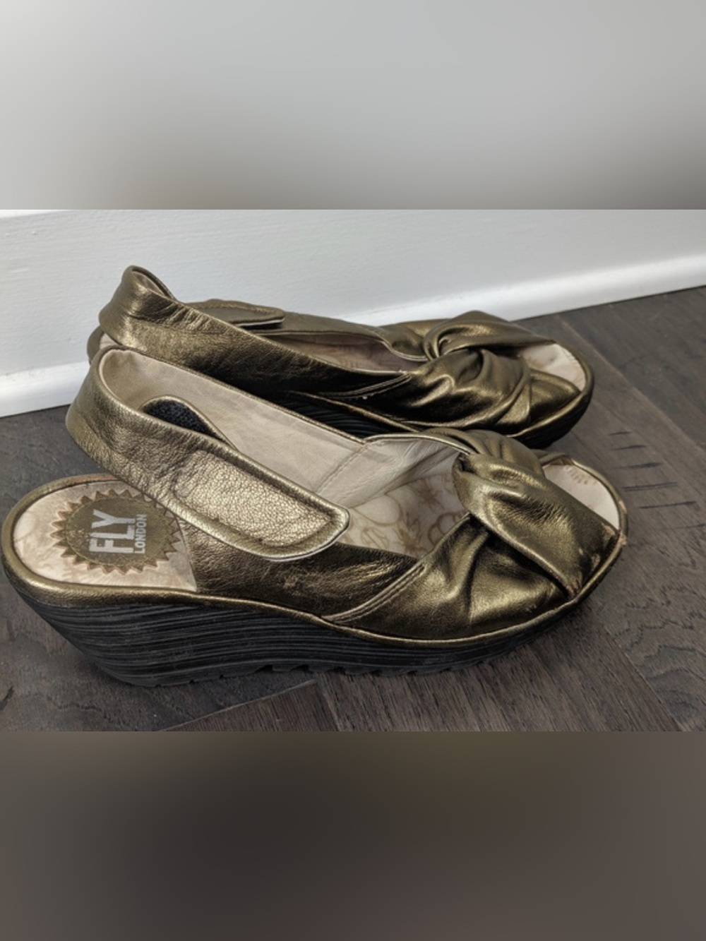 Fly London Metallic yakin Bronze Knot-Front Slip-On Flats Wedge Sandals size 39